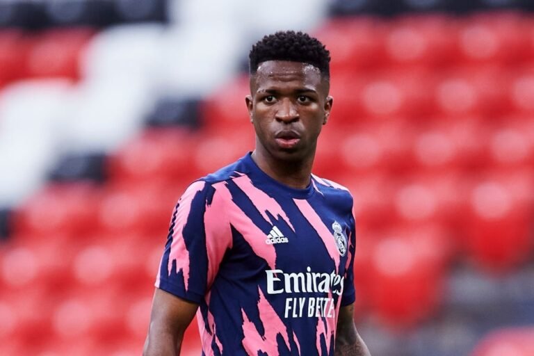 Liverpool e PSG vão tentar a contratação de Vinícius Jr.