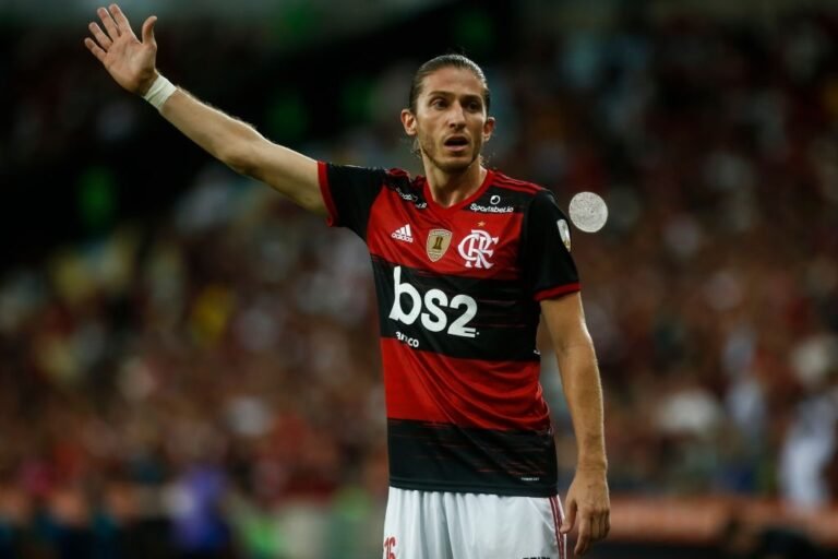 Filipe Luís recusa propostas por sonho de se tornar técnico do Flamengo