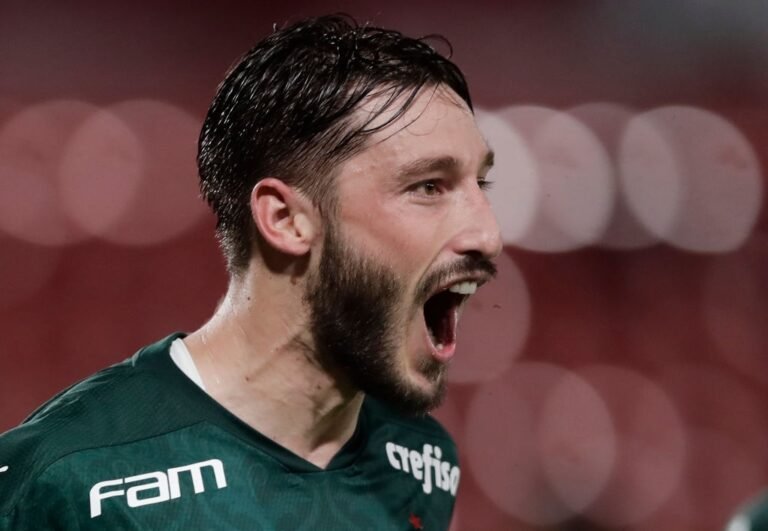 Viña faz pressão para Palmeiras negociar com o Porto