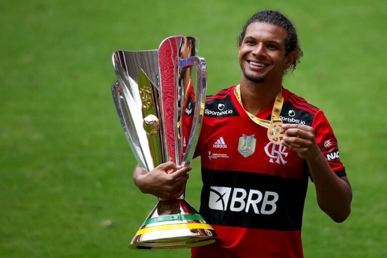 Jorge Jesus pede, e Benfica vai tentar contratar Willian Arão