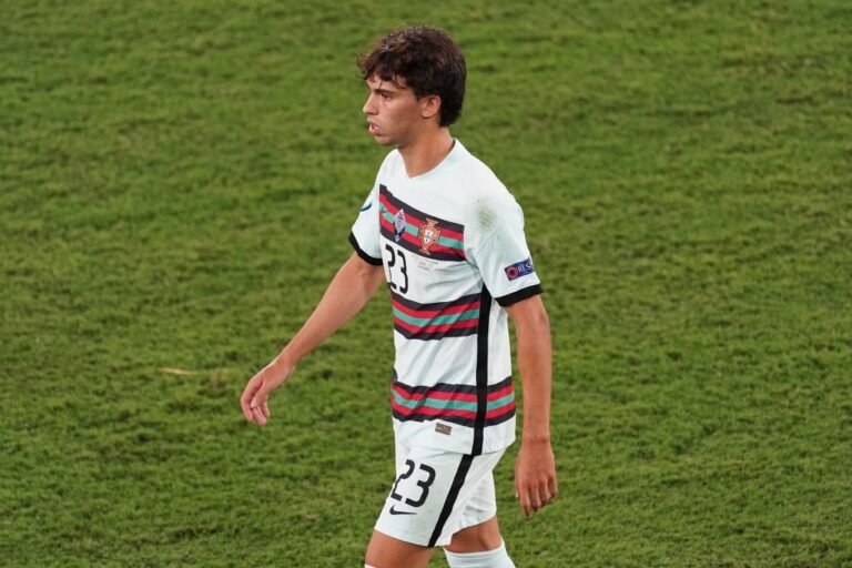 Após recusa de Griezmann, Manchester City vai tentar a contratação de João Félix