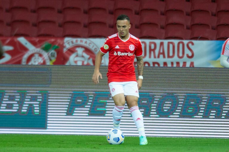 Vazou! João Peglow vai assinar com o FC Porto