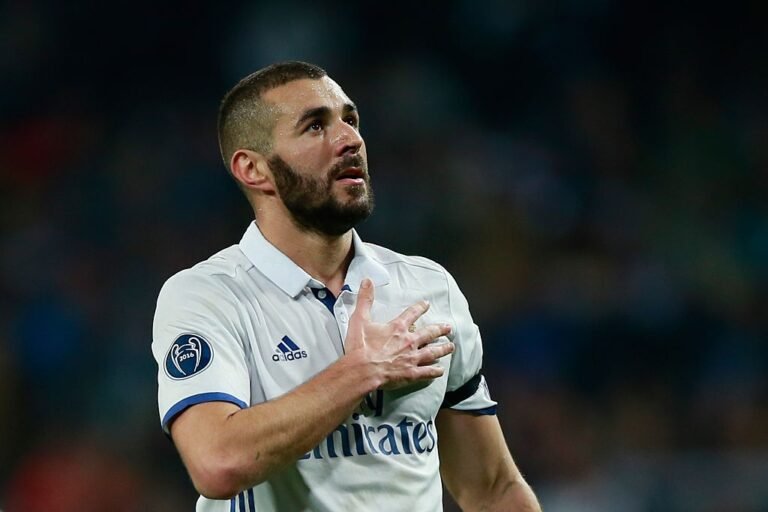 Manchester City busca a contratação de Benzema