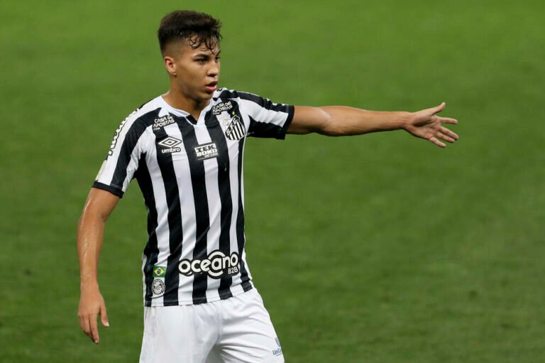Santos diminui pedida e Juventus se aproxima da contratação de Kaio Jorge