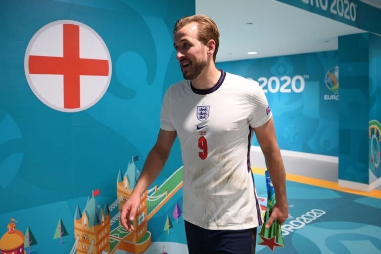 Guardiola pede e Manchester City insiste na contratação de Harry Kane
