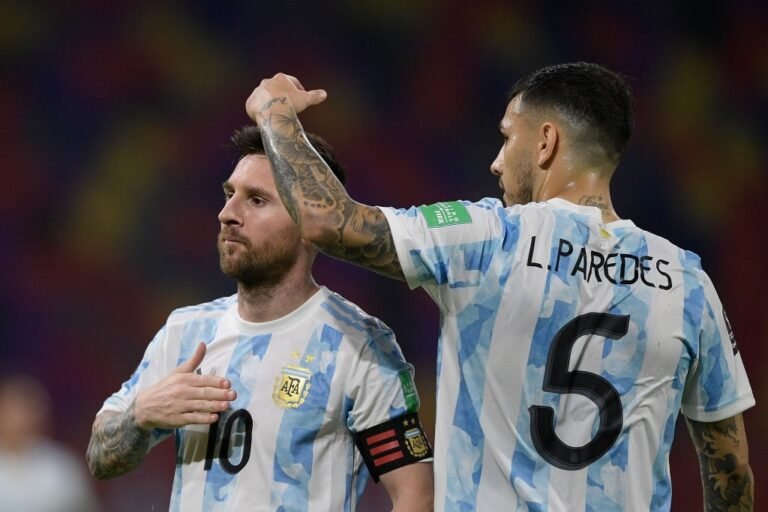 Paredes revela animação no PSG por Messi, mas confirma renovação com Barcelona