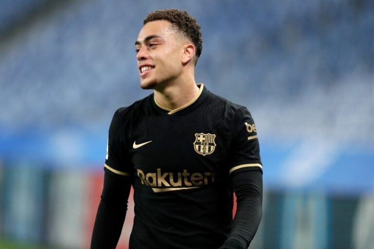 Bayern de Munique tenta empréstimo de Sergiño Dest, do Barcelona