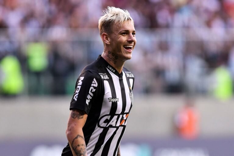 Acertado com o Corinthians, Roger Guedes recebe proposta do Atlético-MG