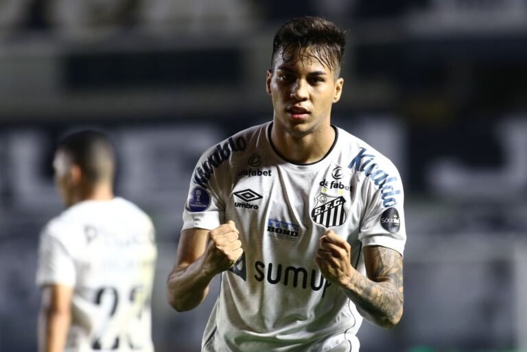 Santos recusa proposta por Kaio Jorge e Benfica prepara nova oferta