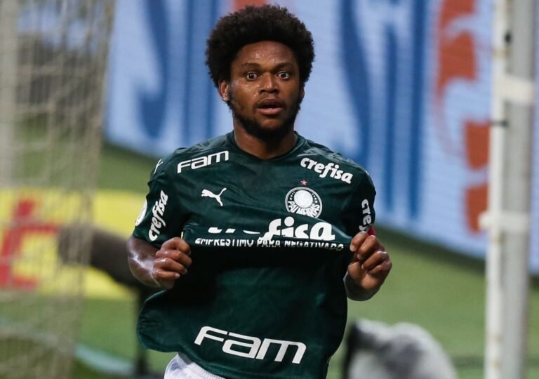 Luiz Adriano faz exigência que pode dificultar saída do Palmeiras