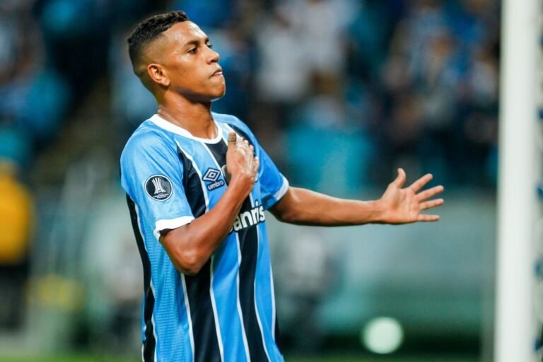 Grêmio fecha contratação do atacante Pedro Rocha, diz jornalista