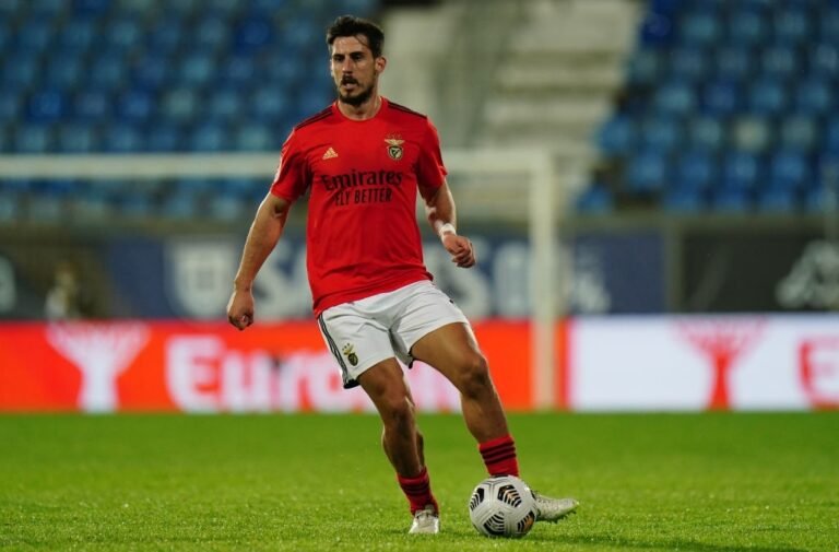 Sem espaço com Jorge Jesus no Benfica, Gabriel é oferecido ao Atlético-MG