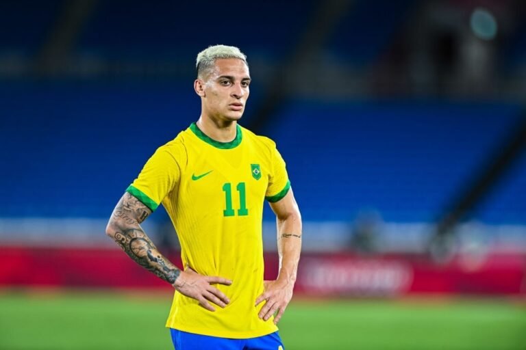 Bayern quer resolver pendência antes de avançar em negociação por Antony