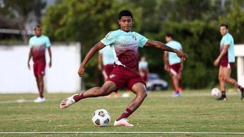 John Kennedy está apto a jogar 90 minutos, diz site