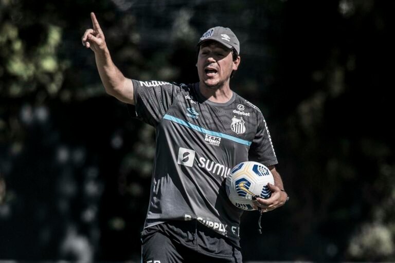 Com retrospecto positivo, Santos busca retomada no Brasileirão contra o Athletico-PR