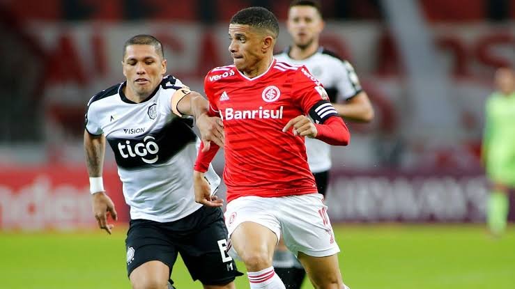 Internacional poderá ter três mudanças em partida contra o Athletico-PR
