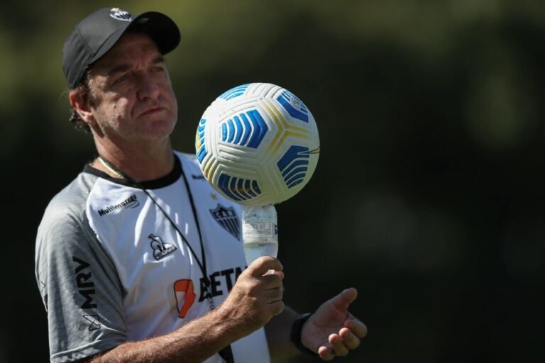 Atlético-MG busca vitória para encostar no Palmeiras