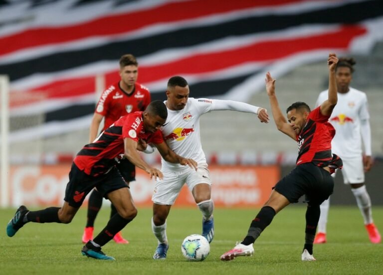 Com um único objetivo, Athletico-PR e Bragantino medem forças