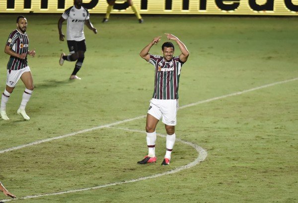 Exame detecta edema na coxa direita, e Fred desfalcará Fluminense contra Cerro Porteño