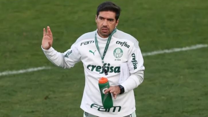 Abel se irrita com perguntas sobre Choque Rei e exalta atuação do Palmeiras