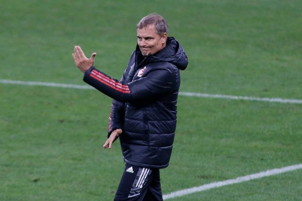 Inter busca primeira vitória após queda na Libertadores e para se afastar do Z-4