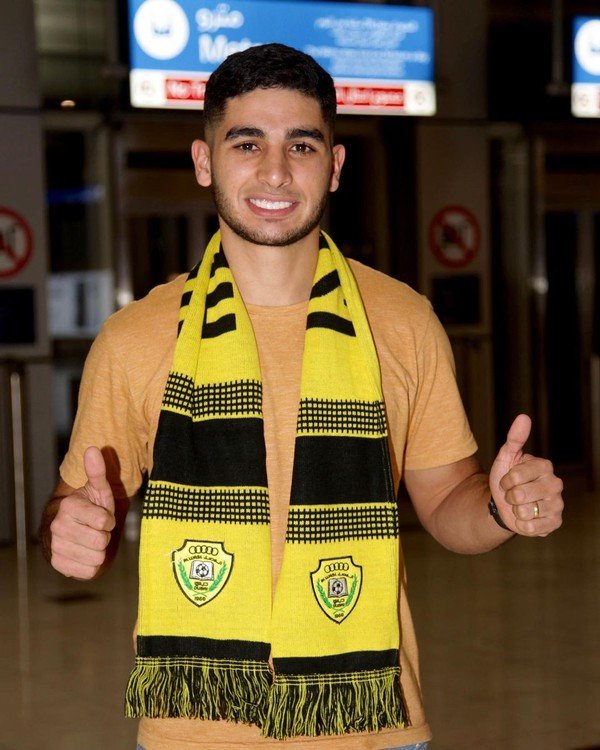 Emprestado pelo Fluminense ao Al Wasl, Michel Araújo chega a Dubai e é recebido por Odair Hellmann