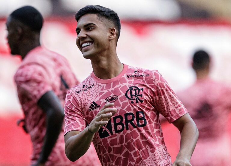 Time ucraniano prepara oferta milionária por promessa da base do Flamengo