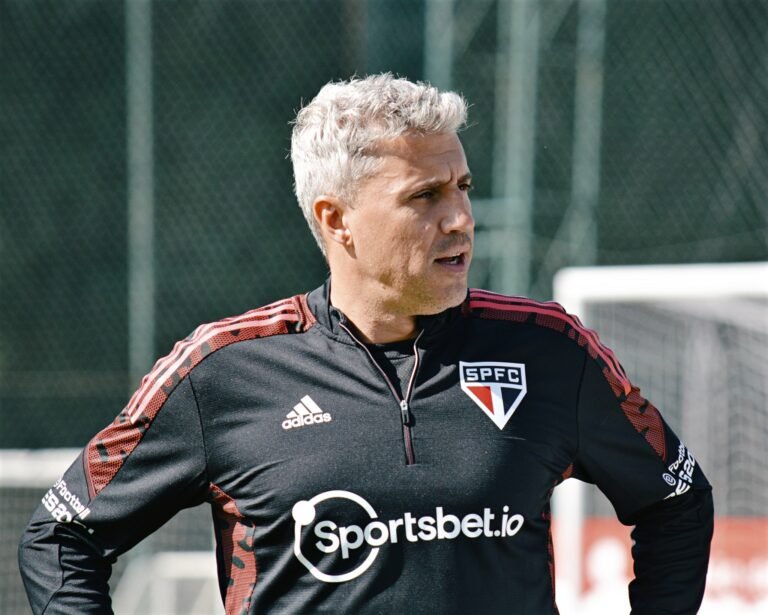 Escalação São Paulo: Hernán Crespo deve optar por um time misto contra o Flamengo