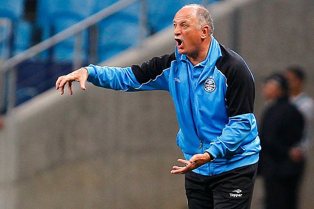 Grêmio enfrenta Internacional na estreia de Felipão