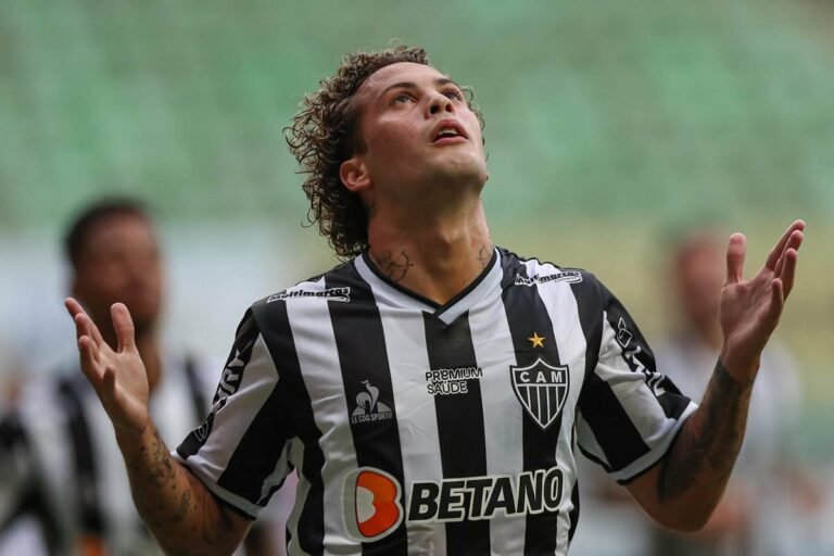 Após ser flagrado em festa, Guga é punido pelo Atlético Mineiro