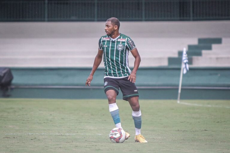 Titular do Coritiba, Waguininho elogia elenco alviverde