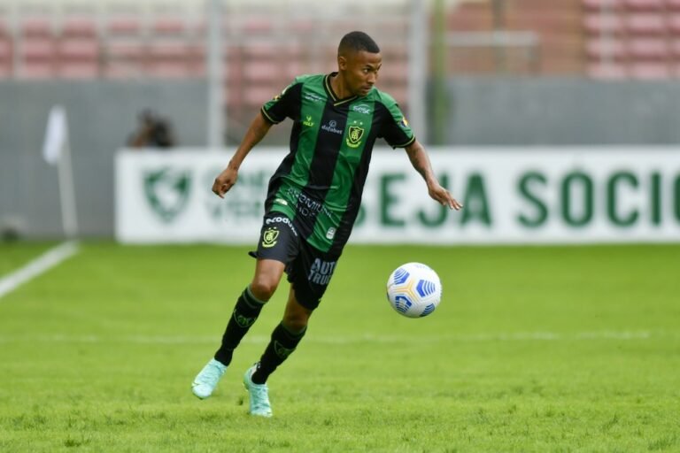 Atlético demonstra interesse em Ademir, do América Mineiro, e Rodrigo Caetano fala sobre o caso
