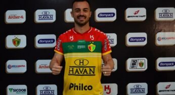 Juliano busca acesso com a camisa do Brusque
