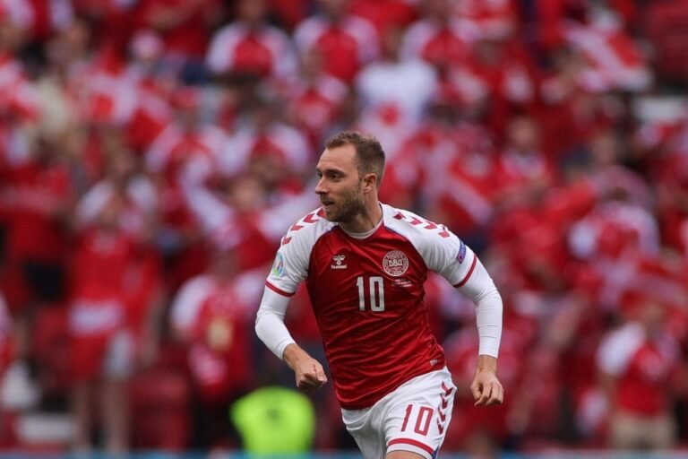 UEFA convidou Christian Eriksen e os paramédicos que o salvaram para a final da Euro 2020