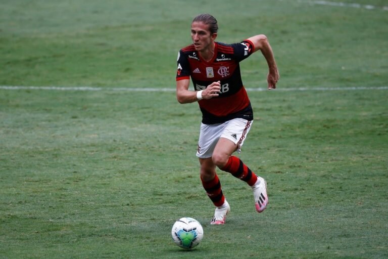 Em fim de contrato, Filipe Luís abre as portas para jogar no Boca Juniors: “Seria uma honra para mim”