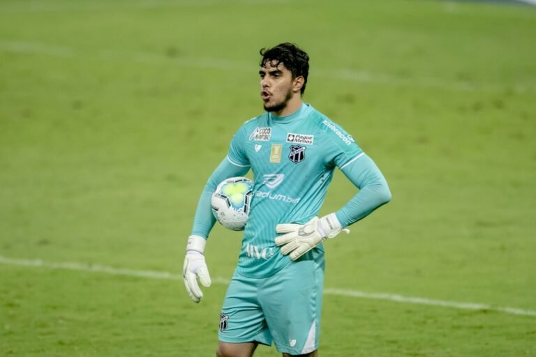 Grêmio monitora situação do goleiro Richard, do Ceará