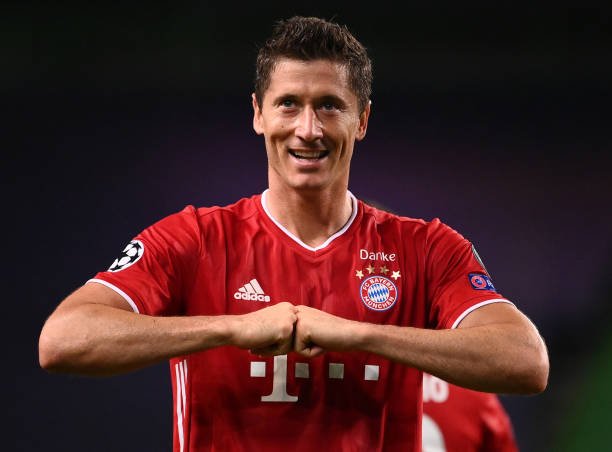 Lewandowski é eleito o jogador do ano na Alemanha