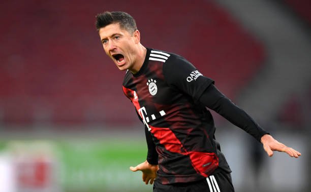 Especulado no Real Madrid e City, Lewandowski tem seu futuro definido