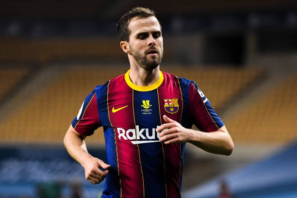 De saída do Barcelona, Pjanić é alvo de mais dois clubes da Premier League