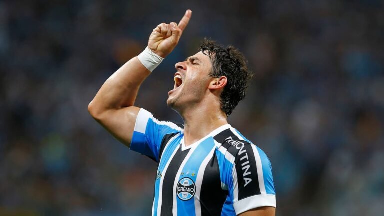 Grêmio faz sondagem por Giuliano, mas pedida salarial trava negociação