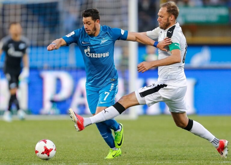 Giuliano deixa Basaksehir e se torna opção aos clubes brasileiros