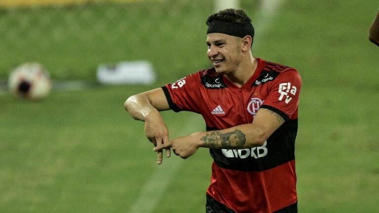 Flamengo finaliza acordo e Hugo Moura será emprestado para clube da Suíça