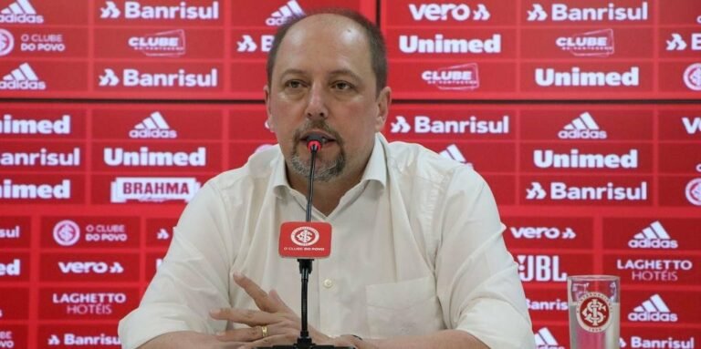 Presidente do Internacional nega que o clube tenha sofrido “transferban” pela compra de Paulo Victor
