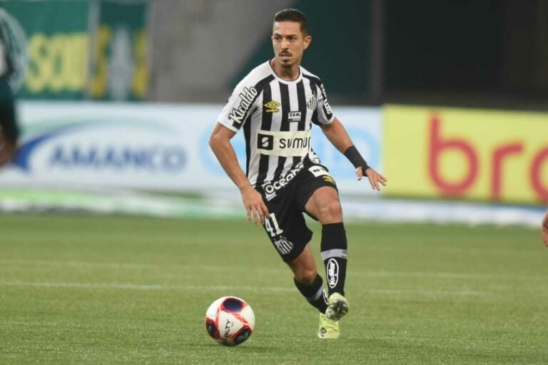 Jean Mota projeta clássico contra o Palmeiras e comemora sequência como titular: “Me adaptei rápido”