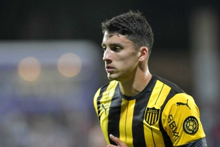 Palmeiras monitora lateral do Peñarol para substituir Viña