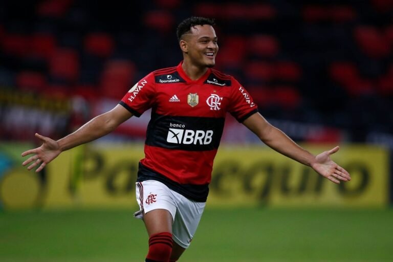 Em reunião, Flamengo discute saída de Rodrigo Muniz para segunda divisão da Inglaterra