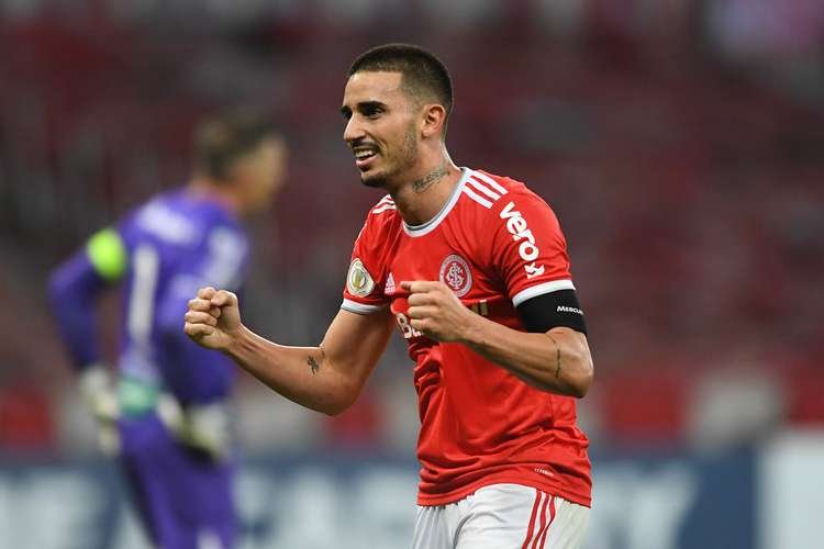 Corinthians tenta o empréstimo de Thiago Galhardo, mas o Internacional quer receber um valor pelo atacante
