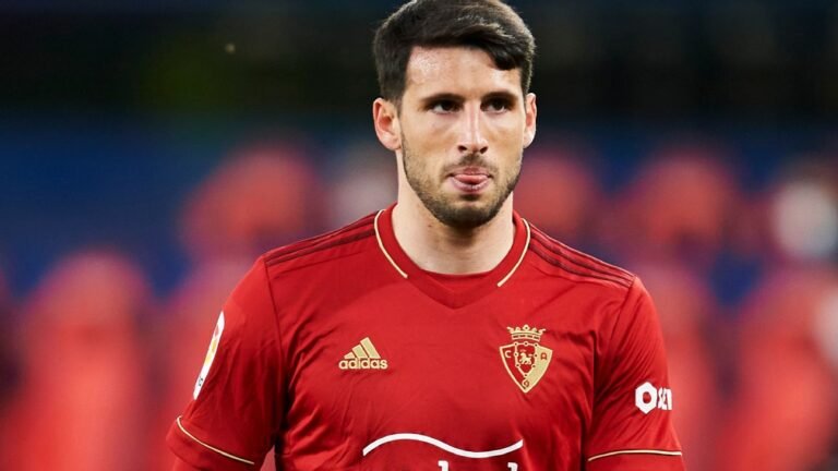 Com proposta por Calleri enviada, São Paulo aguarda resposta