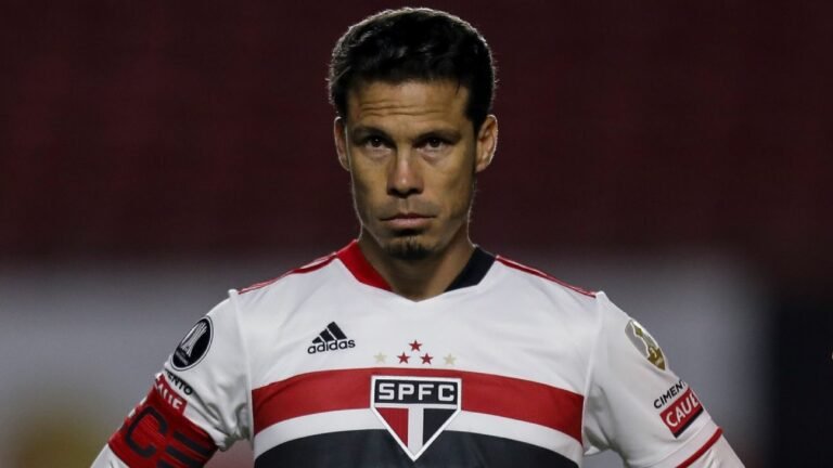 Hernanes não está nos planos do Santos, garante jornalista
