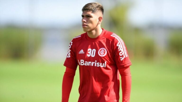 Palacios volta ao Internacional após eliminação do Chile na Copa América